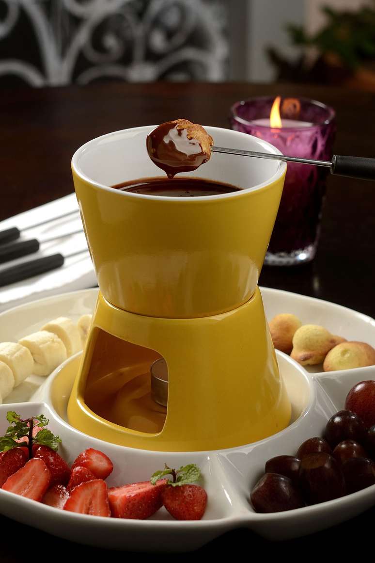 Fondue de Chocolate com frutas de maddeleines do Bistrot Paris