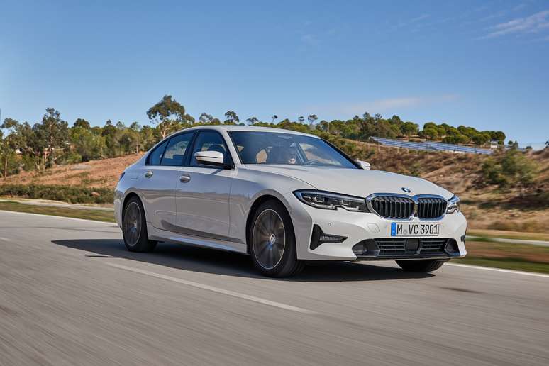 BMW 320i: produzido no Brasil com a mesma qualidade da Alemanha.
