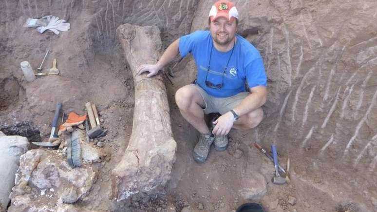 Peter Makovicky diz que os braços dessa espécie de dinossauro eram literalmente metade do tamanho da cabeça