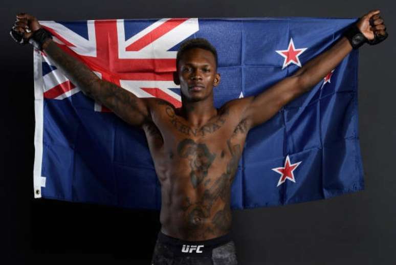 Israel Adesanya afirmou que vitória de Poatan no UFC 276 não o impressionou (Foto: Divulgação/UFC)