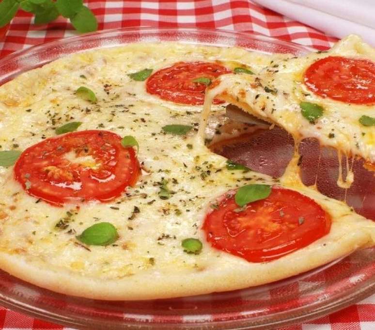 Pizza de tapioca sabor marguerita (Reprodu&ccedil;&atilde;o / Guia da Cozinha)