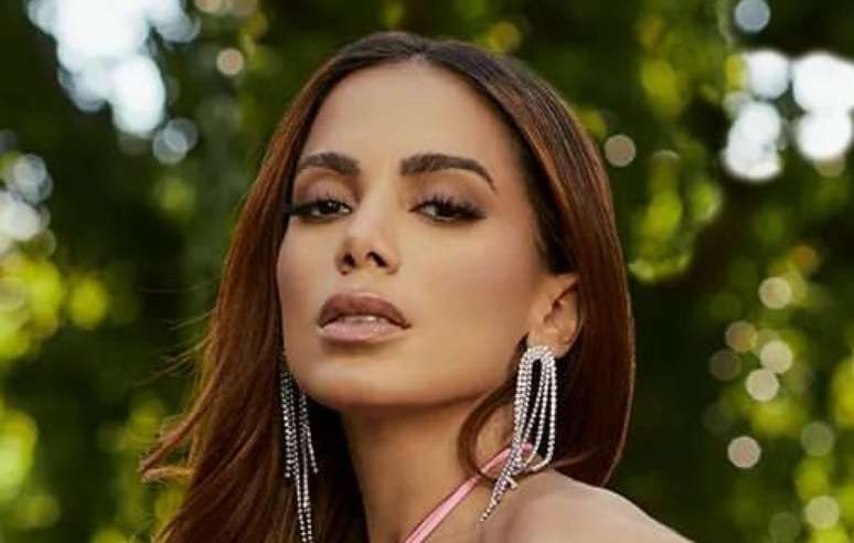 Anitta participa de trend dos irmãos e 'trola' dançarina