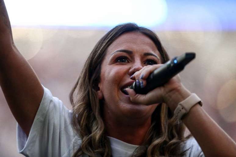 Bárbara Coelho marcou presença na despedida de Fred (Foto: LUCAS MERÇON / FLUMINENSE F.C.)