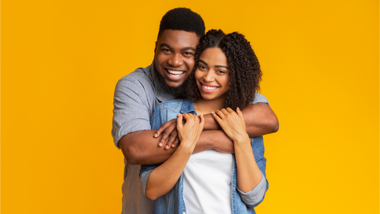 Aprenda essa simpatia poderosa para atrair um novo amor para sua vida – Shutterstock