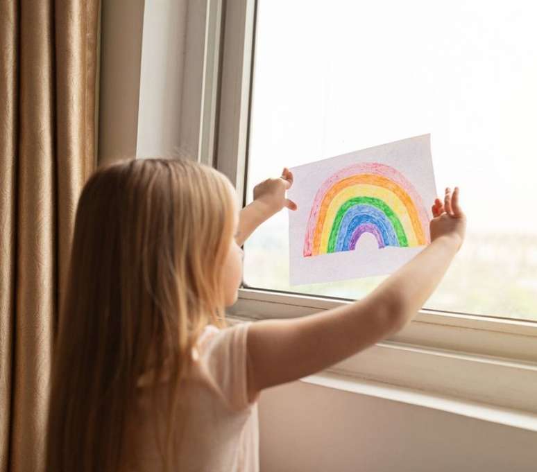 Separe as tintas e deixe a crian&ccedil;ada soltar a imagina&ccedil;&atilde;o com os pinc&eacute;is 