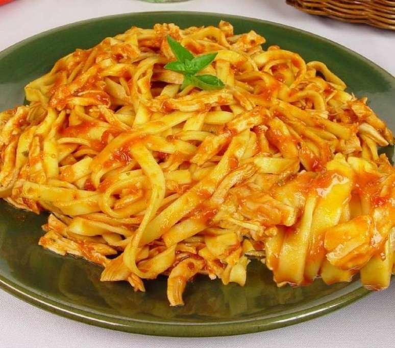 Talharim com frango cremoso (Reprodu&ccedil;&atilde;o / Guia da Cozinha)