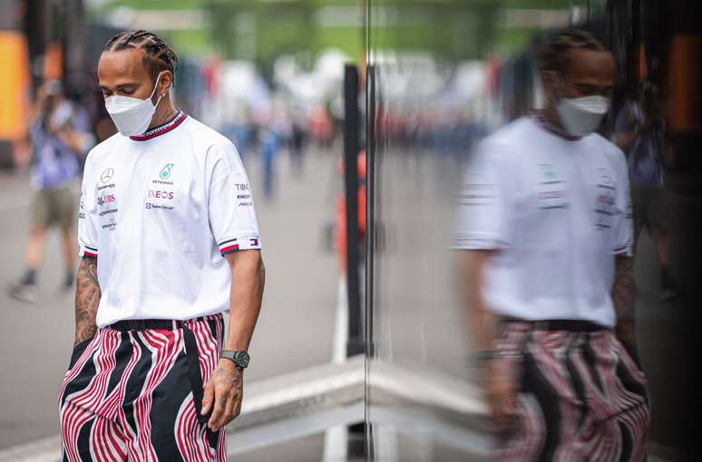 Lewis Hamilton se posicionou sobre o assédio sofrido por fãs 