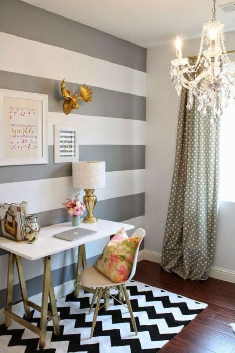41. Ideias para pintar parede com fita as listras na parede transformam a decoração do ambiente. Fonte: We Fashion Trends
