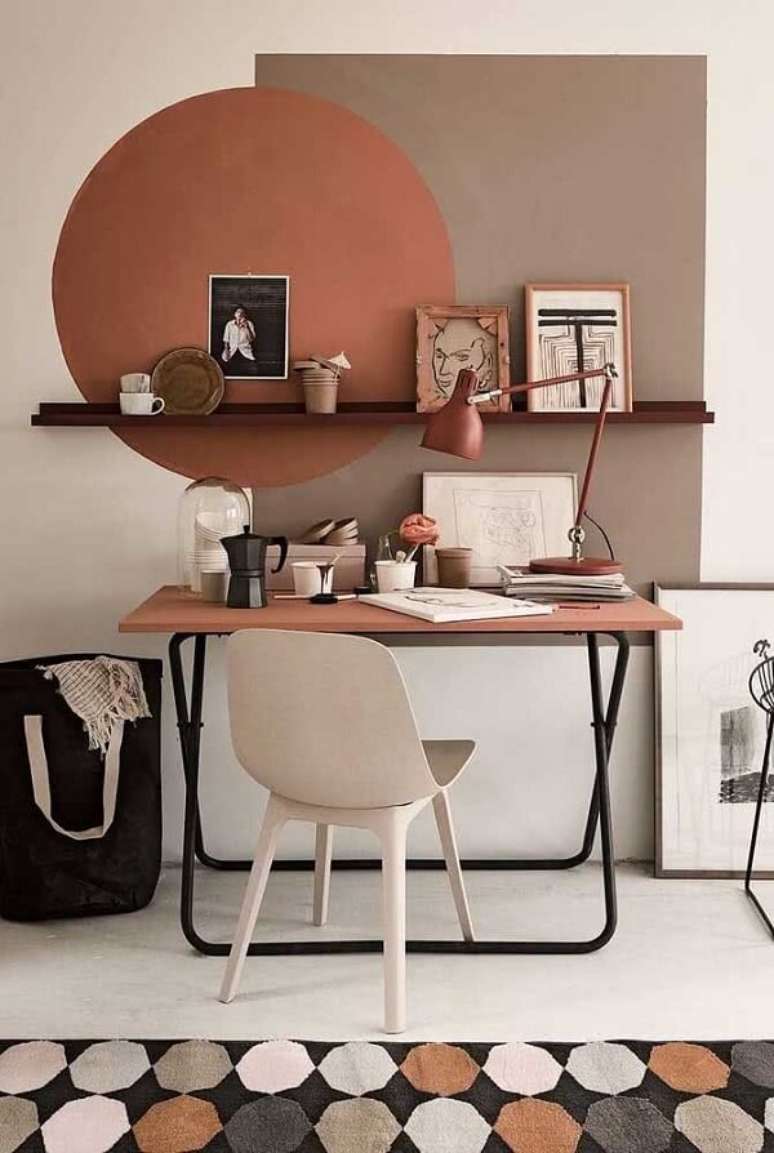 18. Pintar parede com fita ambientes decorado com tons terrosos. Fonte: Decor Fácil