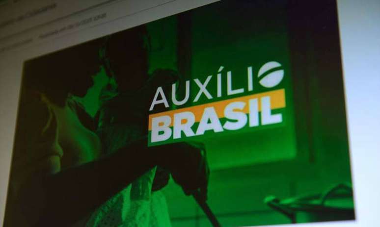 O governo trabalha com a inclusão, a partir de agosto, de cerca de dois milhões a mais de novas famílias no programa Auxílio Brasil