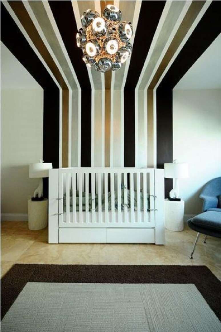 34. Pintar parede com fita crepe as listras da parede trazem um efeito muito bonito para o quarto de bebê. Fonte: Decor Fácil