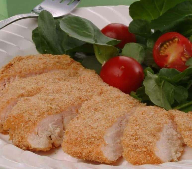 Frango à milanesa light (Reprodução: Guia da Cozinha)