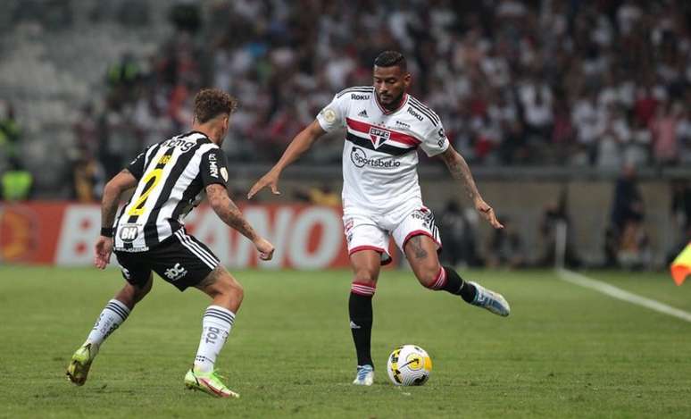 Reinaldo nos 10 minutos em que jogou no Mineirão no último domingo (Foto: Rubens Chiri/São Paulo FC)