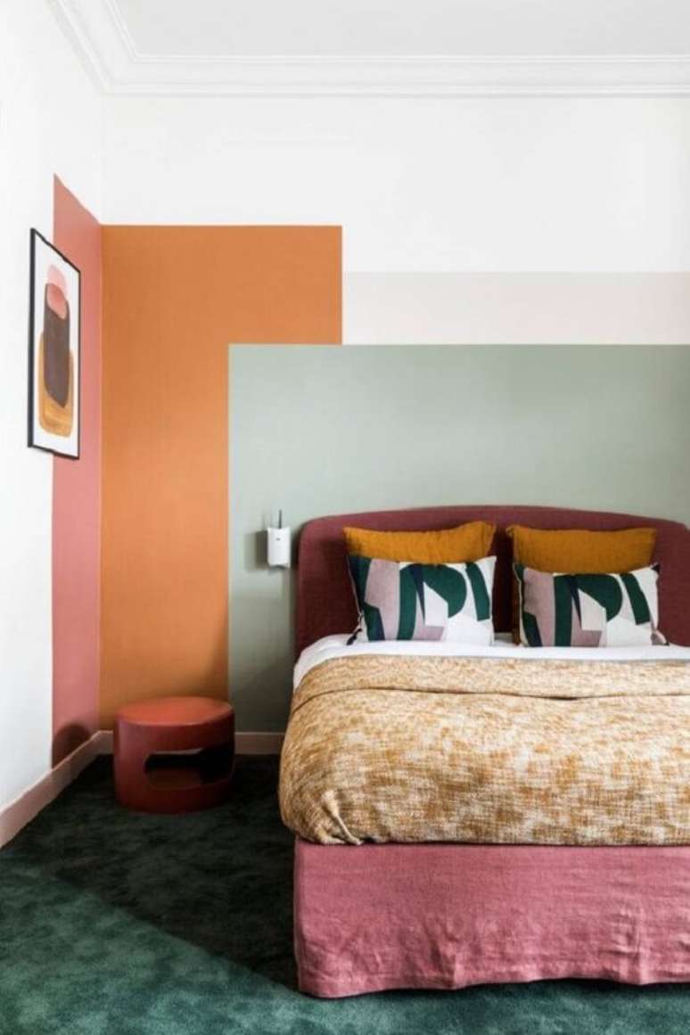 25. Pintar parede com fita crepe quarto de casal despojado e criativo. Fonte: ELLE Decoration Sweden