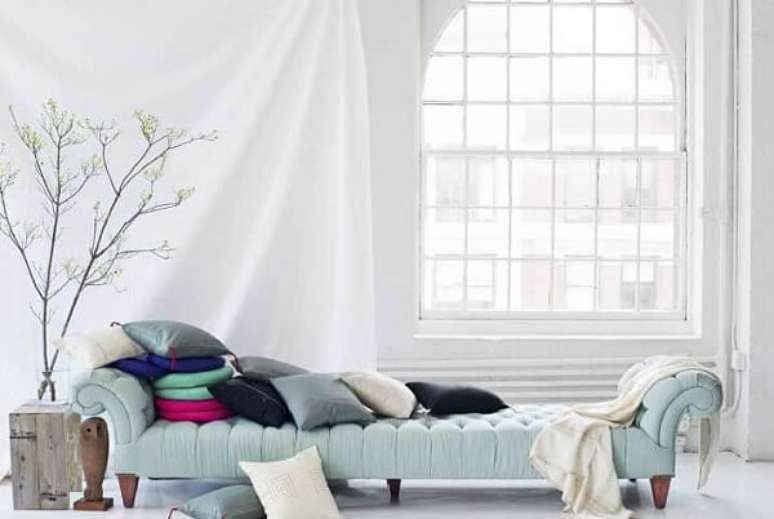 45. Ambiente bem iluminado com recamier. Fonte: Blog de Decora&ccedil;&atilde;o Adoro Decorar