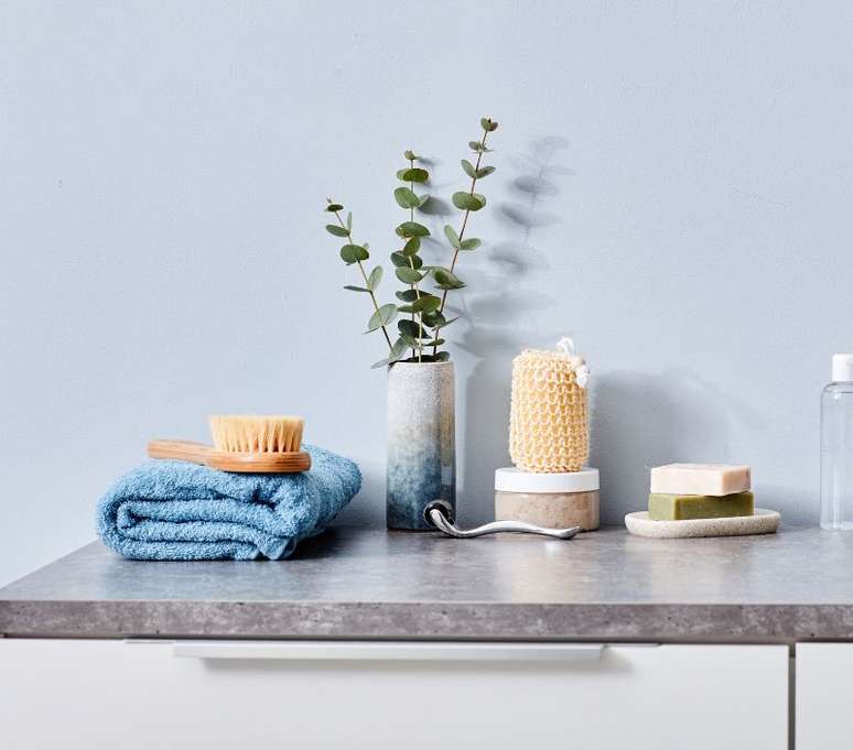 Um vasinho de plantas cai bem at&eacute; em um banheiro pequeno, n&atilde;o &eacute; mesmo? 