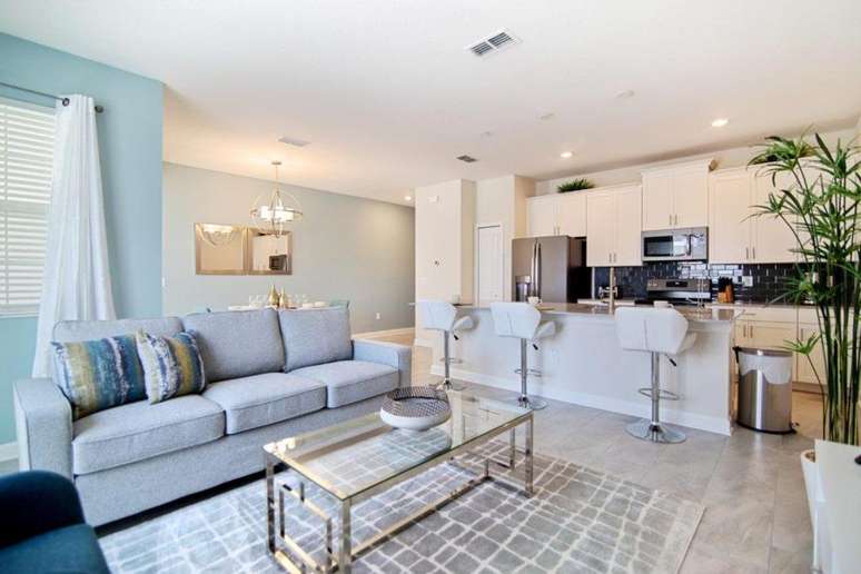 A casa acomoda bem at&eacute; dez pessoas.