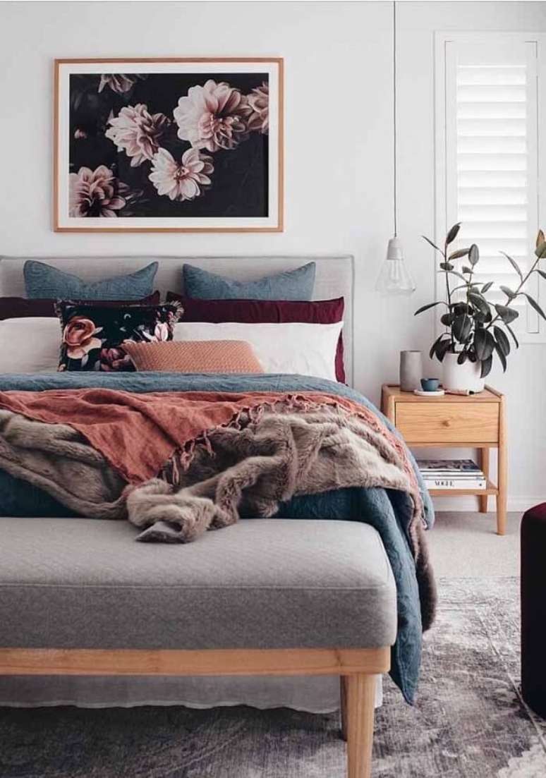 47. Quarto de casal com recamier em tom cinza. Fonte: Pinterest