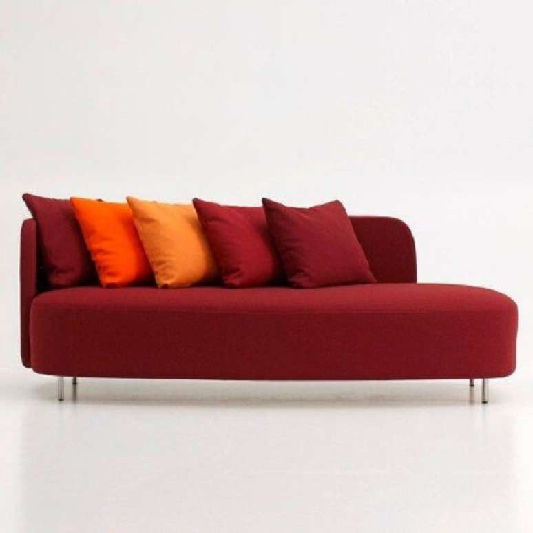 75. Recamier com acabamento em vermelho. Fonte: Mercado Livre