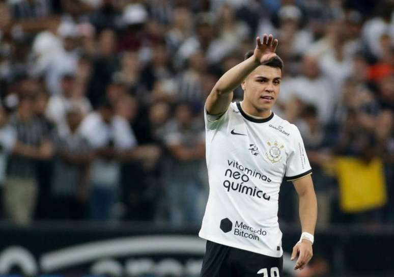 Roni 'supera Golias' e dá volta por cima no Corinthians