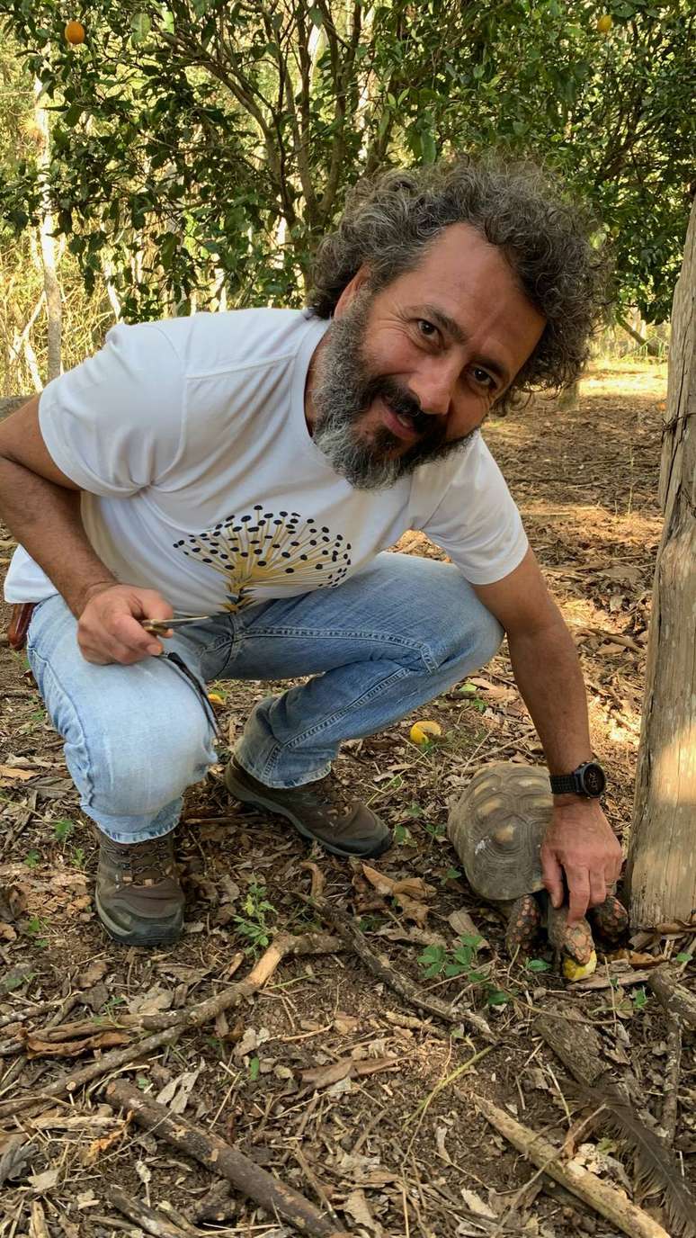 Marcos Palmeira em &aacute;rea de sua fazenda que ser&aacute; reflorestada com mudas da Mata Atl&acirc;ntica.