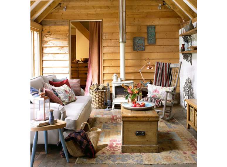 Introduza os tons&nbsp;com revestimento de madeira