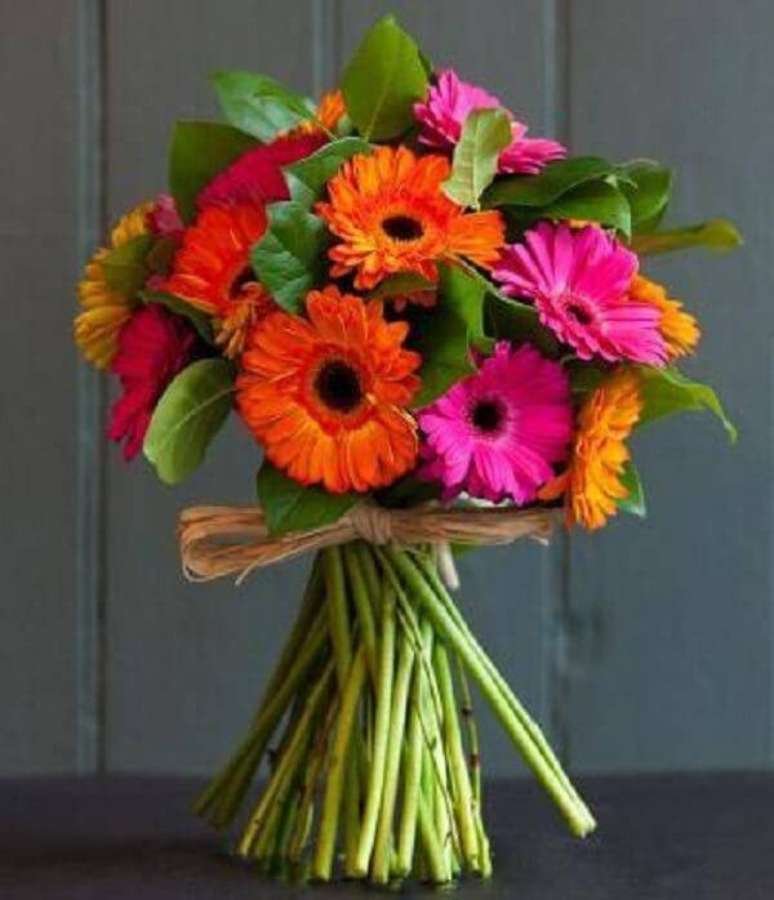 12. Lindo arranjo formado com flores de gérbera. Fonte: Flores en Guatemala