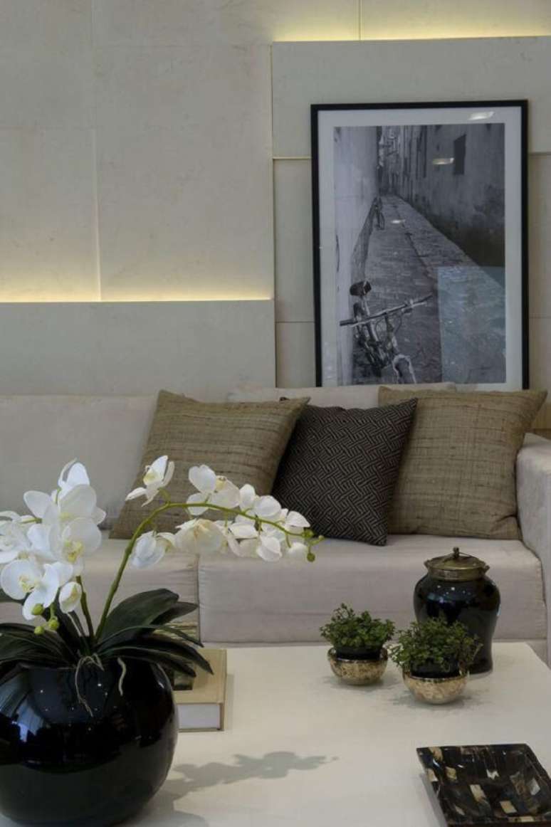 11. Projeto com painel de gesso para sala pequena. Fonte: Decor F&aacute;cil