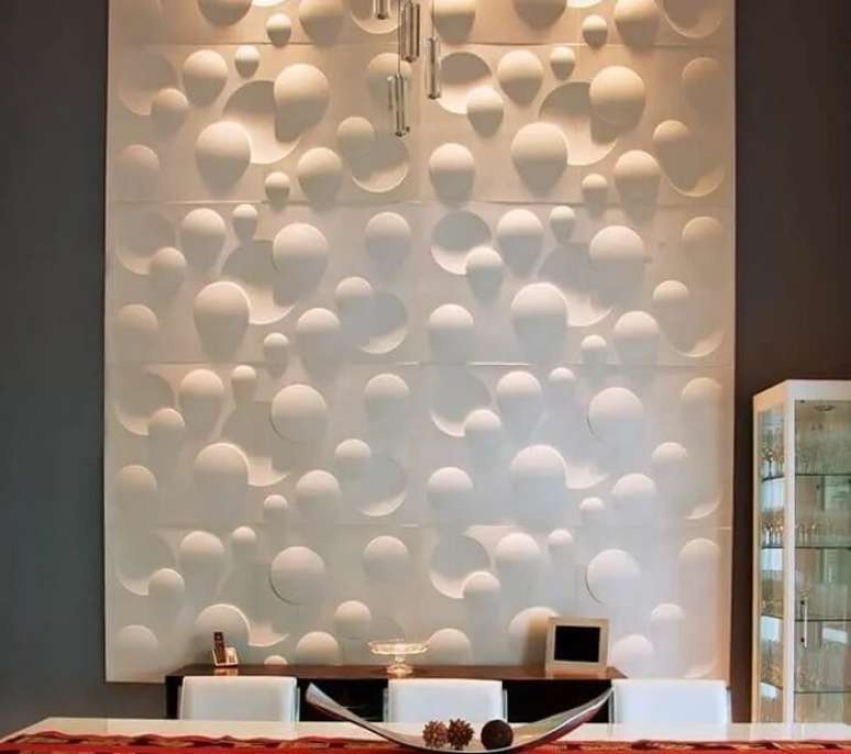 3. O painel de gesso para sala de jantar se destaca na decora&ccedil;&atilde;o. Fonte: Gesso Tatu&iacute; 3D