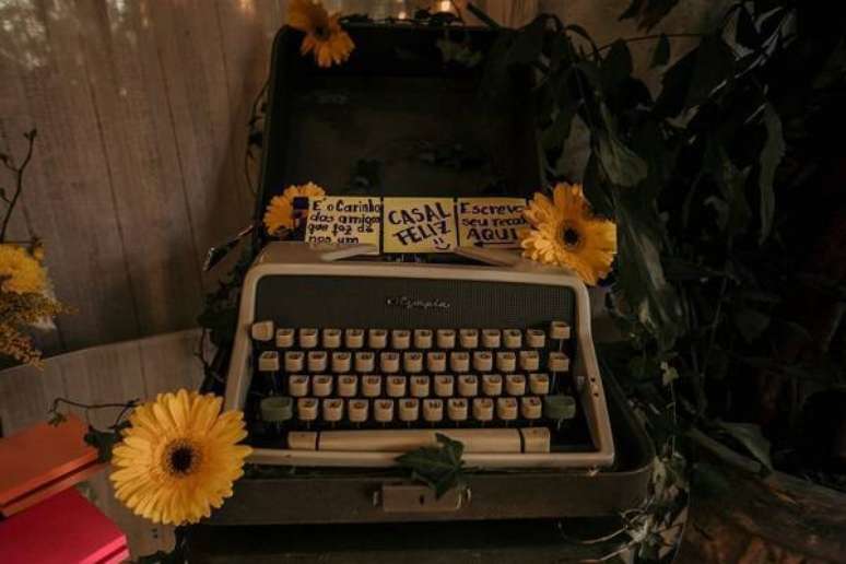 21. Flores de g&eacute;rbera amarela decoram com alegria o ambiente. Fonte: Freepik