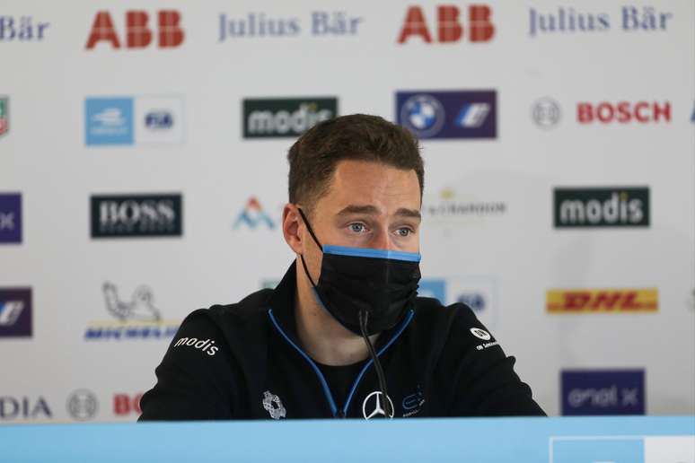 Vandoorne perdeu a ponta ap&oacute;s sofrer com problema nos freios, e vai com tudo para se recuperar j&aacute; em Nova York 