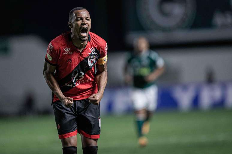 Atlético-GO vence Goiás na Serrinha e avança às quartas da Copa do Brasil