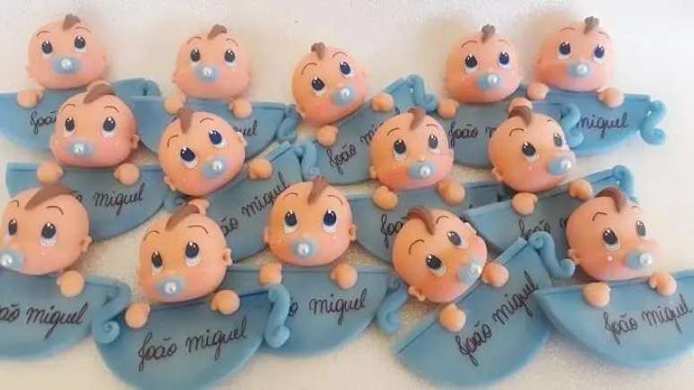 37. Im&atilde;s de geladeira como lembrancinha de maternidade. Fonte: Simone Fernandes