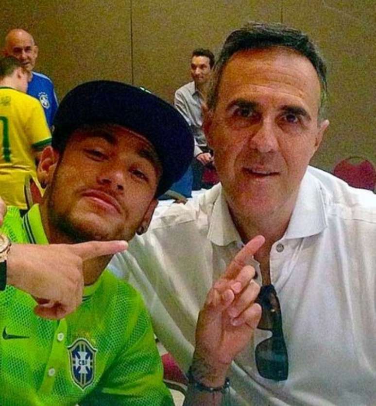 Empresário Wagner Ribeiro ao lado de Neymar (Foto: Reprodução/Instagram)