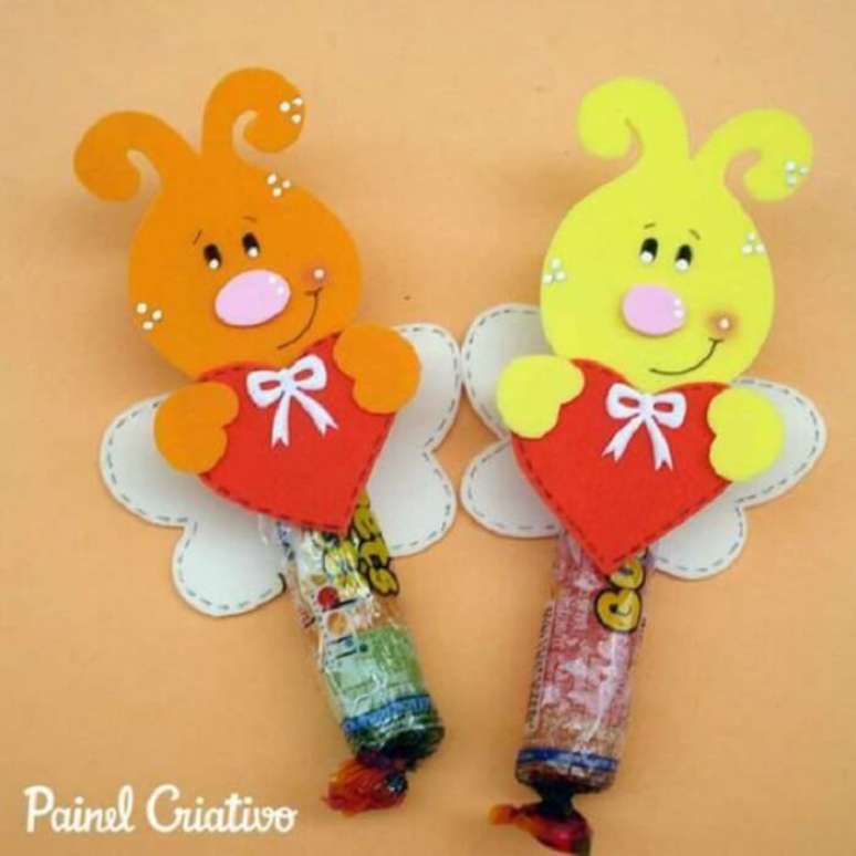 56. Lembrancinha de maternidade em eva com encaixe para bala de goma. Fonte: Revista Artesanato