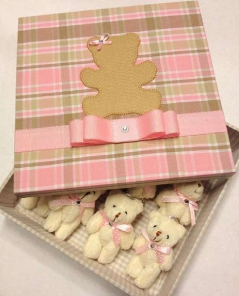 20. Chaveiro de tecido em forma de ursinho como lembrancinha de maternidade. Fonte: Elo7