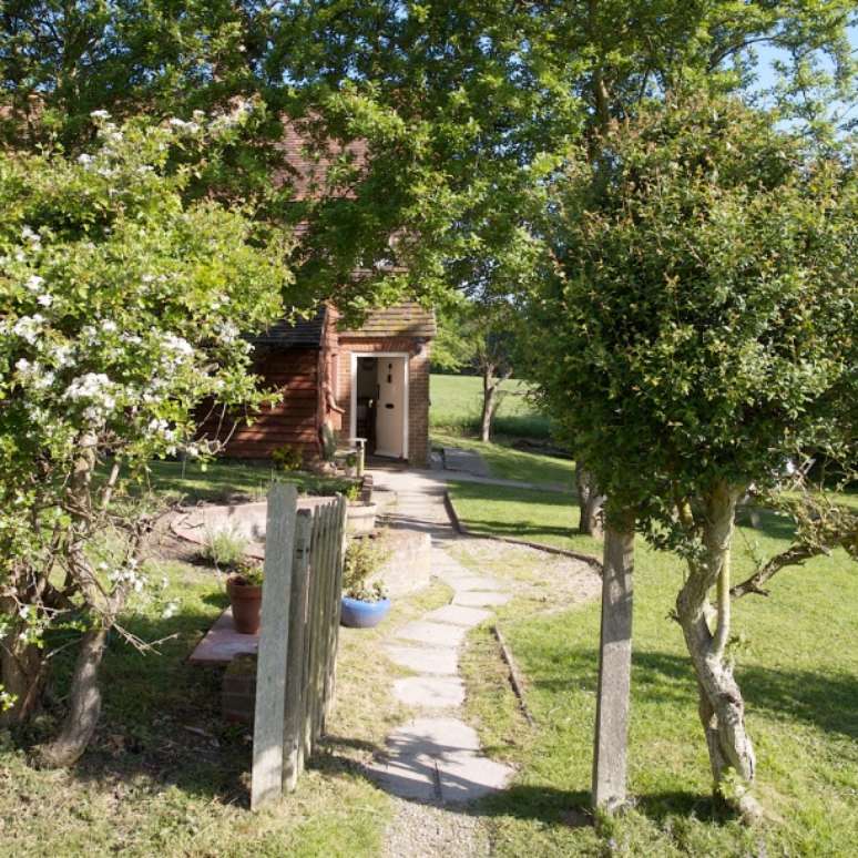 Abra uma caminho de cascalho.