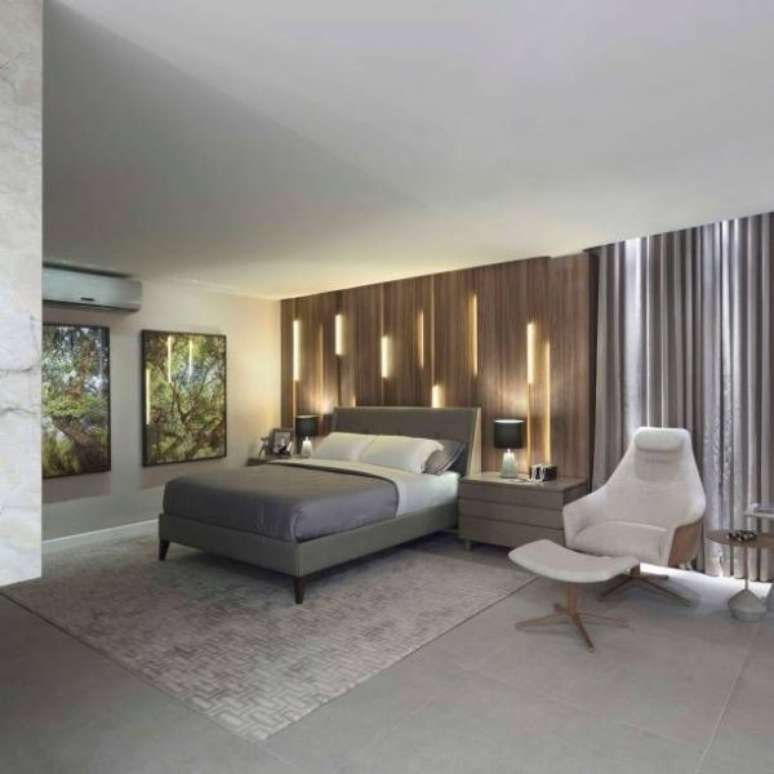 33. Decora&ccedil;&atilde;o de quarto de luxo com painel iluminado- Foto: Casa Cor