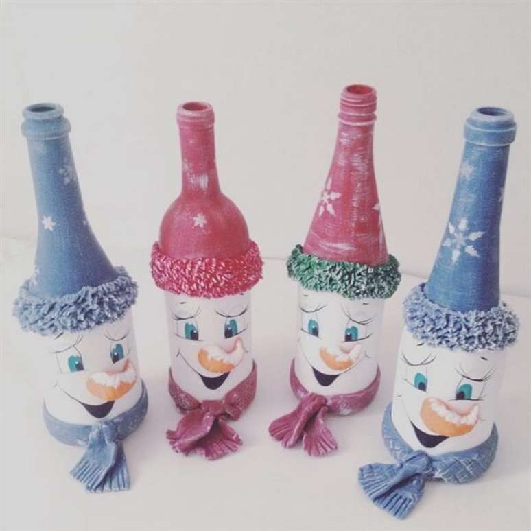 85. Garrafas decoradas de boneco de neve. Fonte: Vera Ornellas Artesanatos