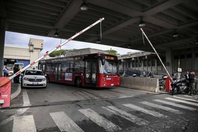 Terminal de ônibus em Roma, capital da Itália