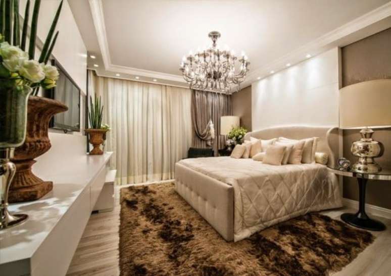 71. Quarto de luxo com detalhes em marrom – Foto: uma casa como poucas