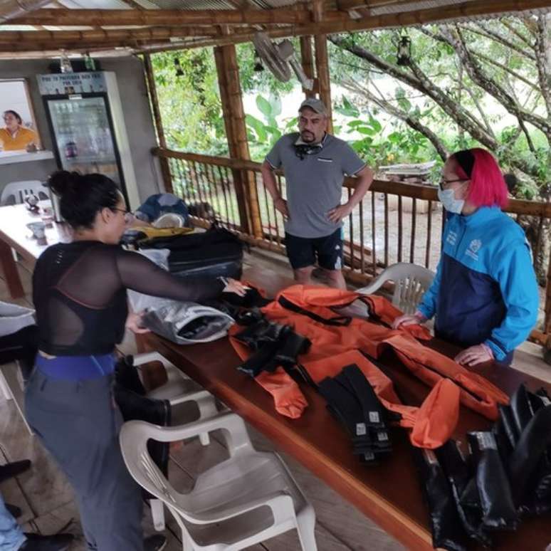 Equipe usou boneco flexível para medir movimento dos corpos dentro da água