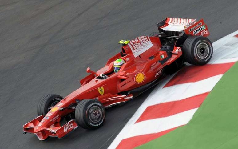 Felipe Massa rumo à vitória no GP da França de 2008.