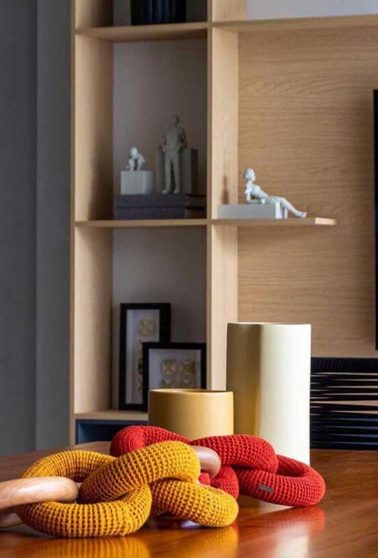 57. Modelo de colar de mesa colorido. Fonte: Decor F&aacute;cil