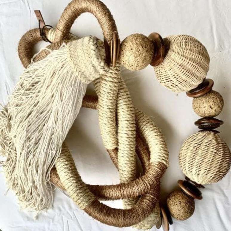 39. Existem diversos modelos de colar de mesa. Fonte: Usual Design