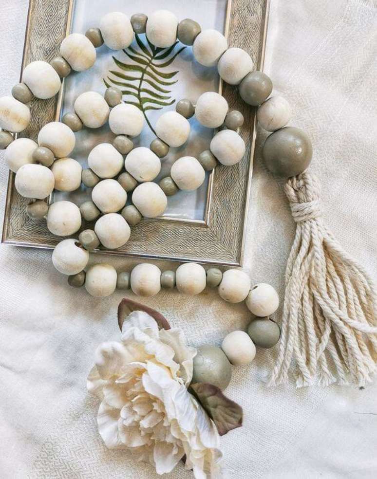 54. O colar de mesa combina com diferentes propostas decorativas. Fonte: Christine Midnight Crafter