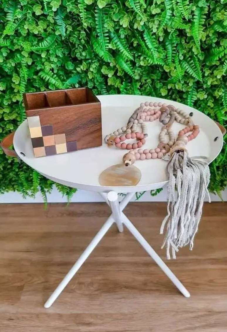 32. Colar de mesa com mi&ccedil;angas e pedra. Fonte: Decor F&aacute;cil