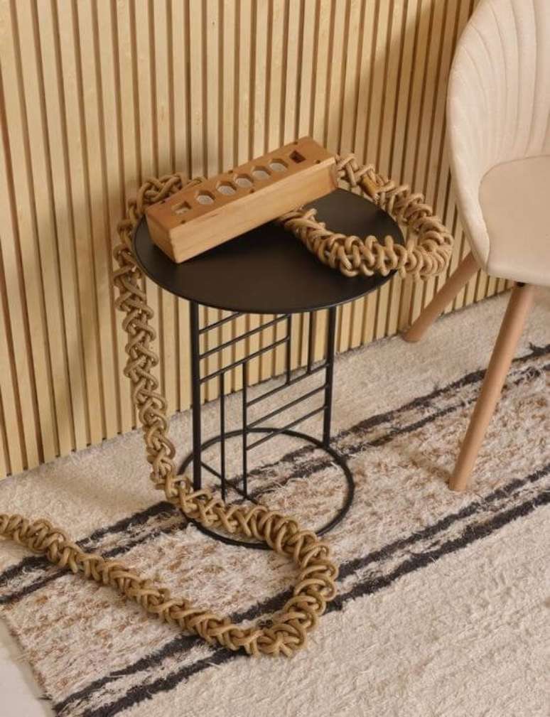 41. O colar de mesa traz um toque ousado para a decora&ccedil;&atilde;o. Fonte: Studio Dre Magalhaes