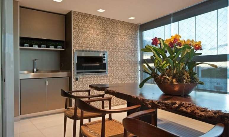 36. Varanda gourmet em casas r&uacute;sticas modernas &ndash; Foto Eduarda Correa