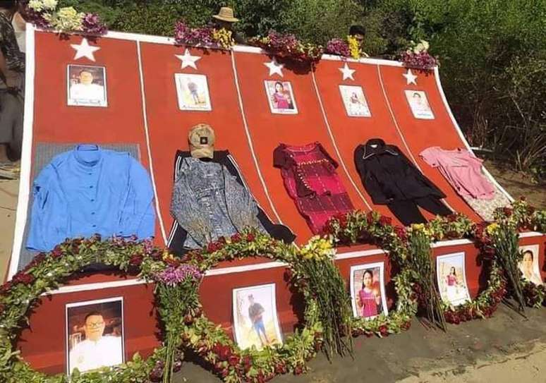 Moradores locais construíram um memorial para Zarli Naing e os demais que foram mortos naquela noite